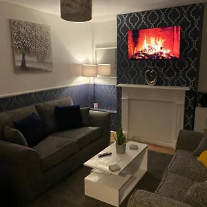 cosy-3-bedroom-house-free-parking-wifi.hotelsin-nottingham.com/
